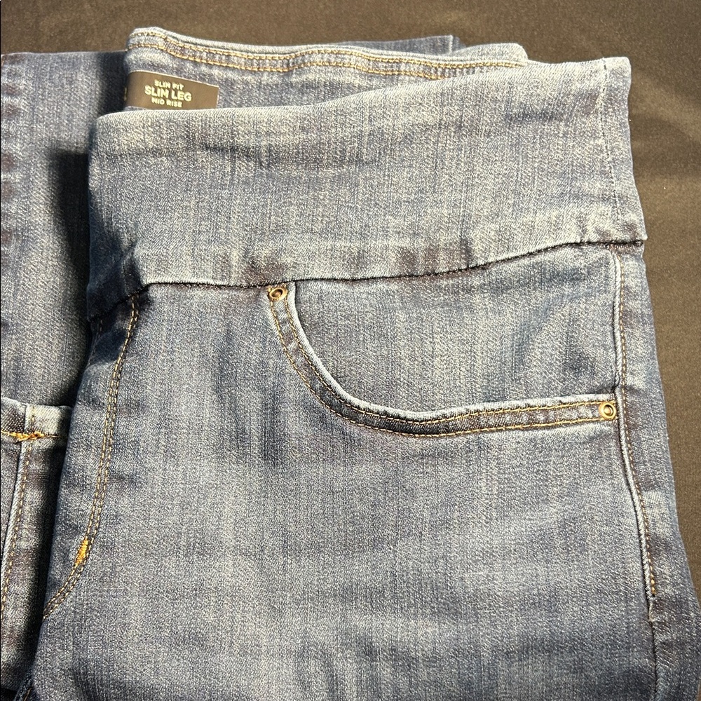 Levi's Classic Indigo Jeans, elastic waistband, size 14Short